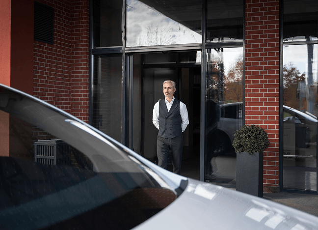 Empfangsdienst-Berlin-hero-bild%20(1) 1 (1).png